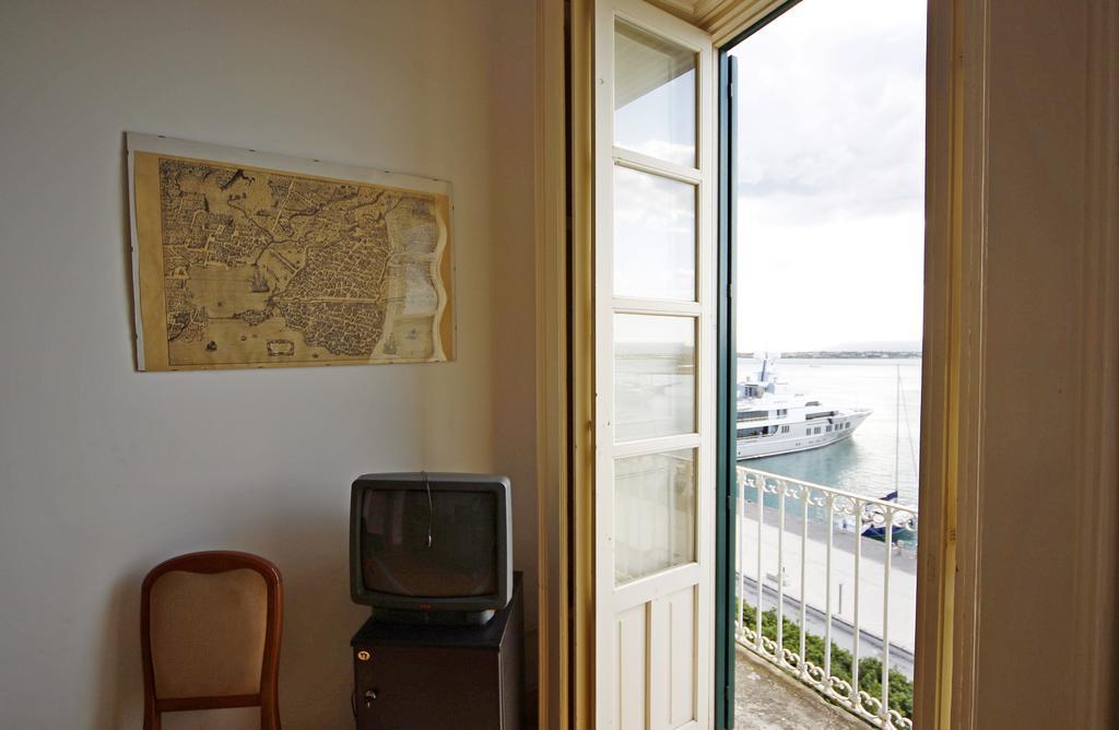 Ortigia Camere Con Vista Da Giulio B&B Szirakúza Kültér fotó