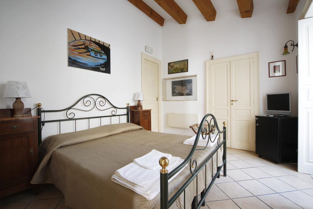 Ortigia Camere Con Vista Da Giulio B&B Szirakúza Kültér fotó