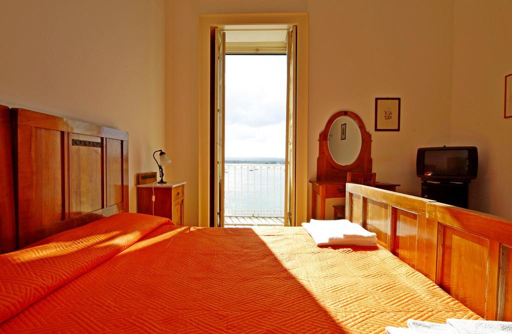Ortigia Camere Con Vista Da Giulio B&B Szirakúza Kültér fotó
