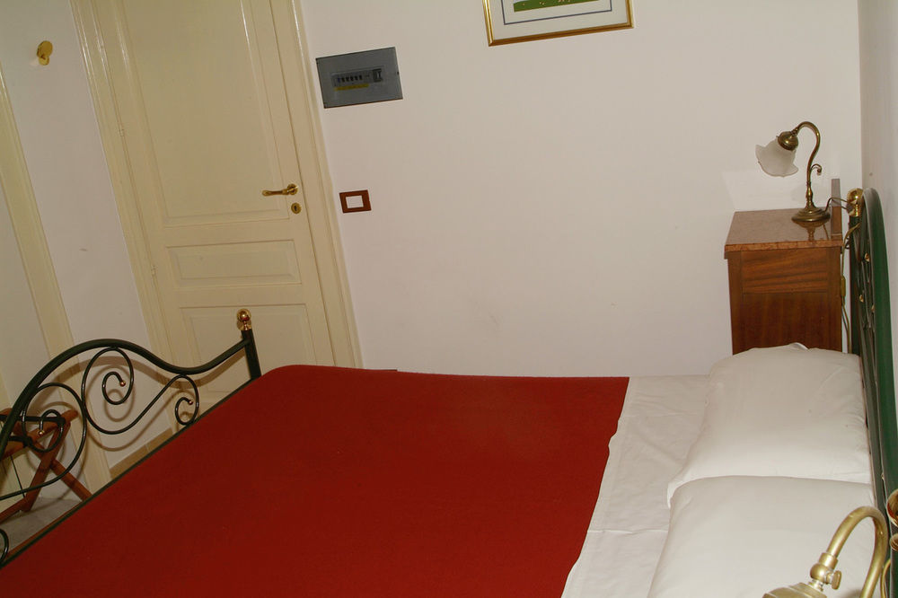 Ortigia Camere Con Vista Da Giulio B&B Szirakúza Kültér fotó