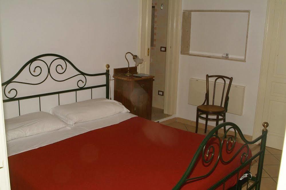 Ortigia Camere Con Vista Da Giulio B&B Szirakúza Kültér fotó